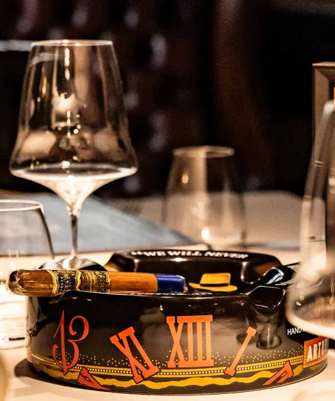 Čaša vina i cigara